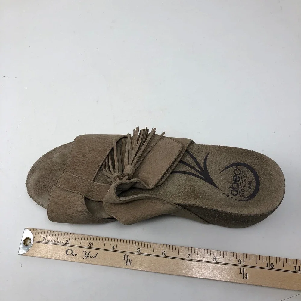 Abeo Uplift Wedge Sandals Womens 9 Neutral‎ Taupe Leather Tassel B.I.O.system